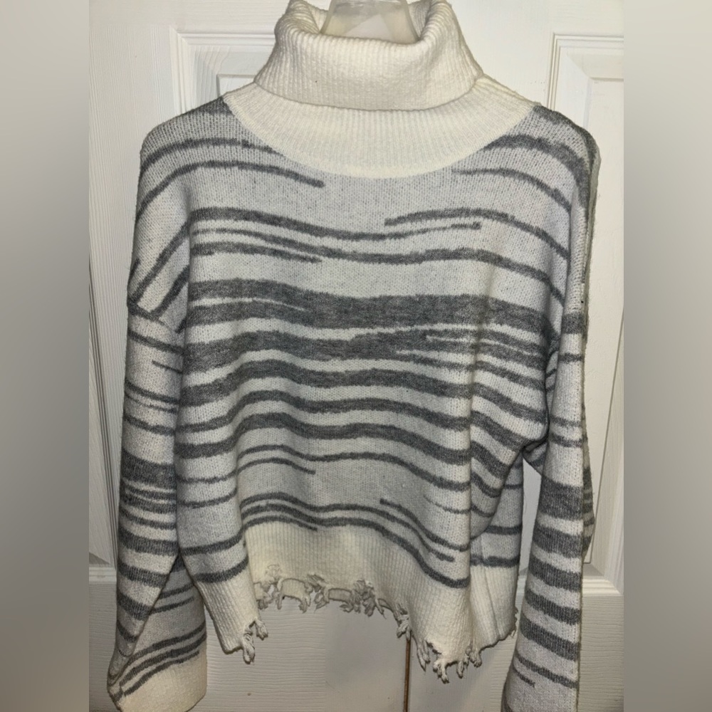 Lelis Strop TurtleNeck Sweater in Womens Small